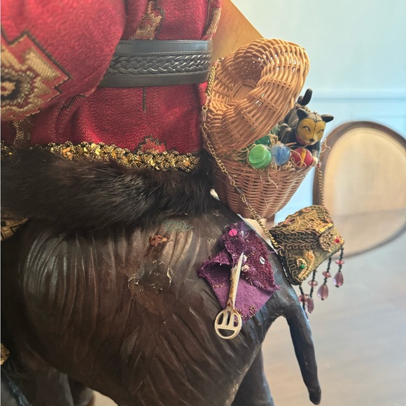 Limited edition Karen Didion light up Santa on elephant - Picture 3 of 13